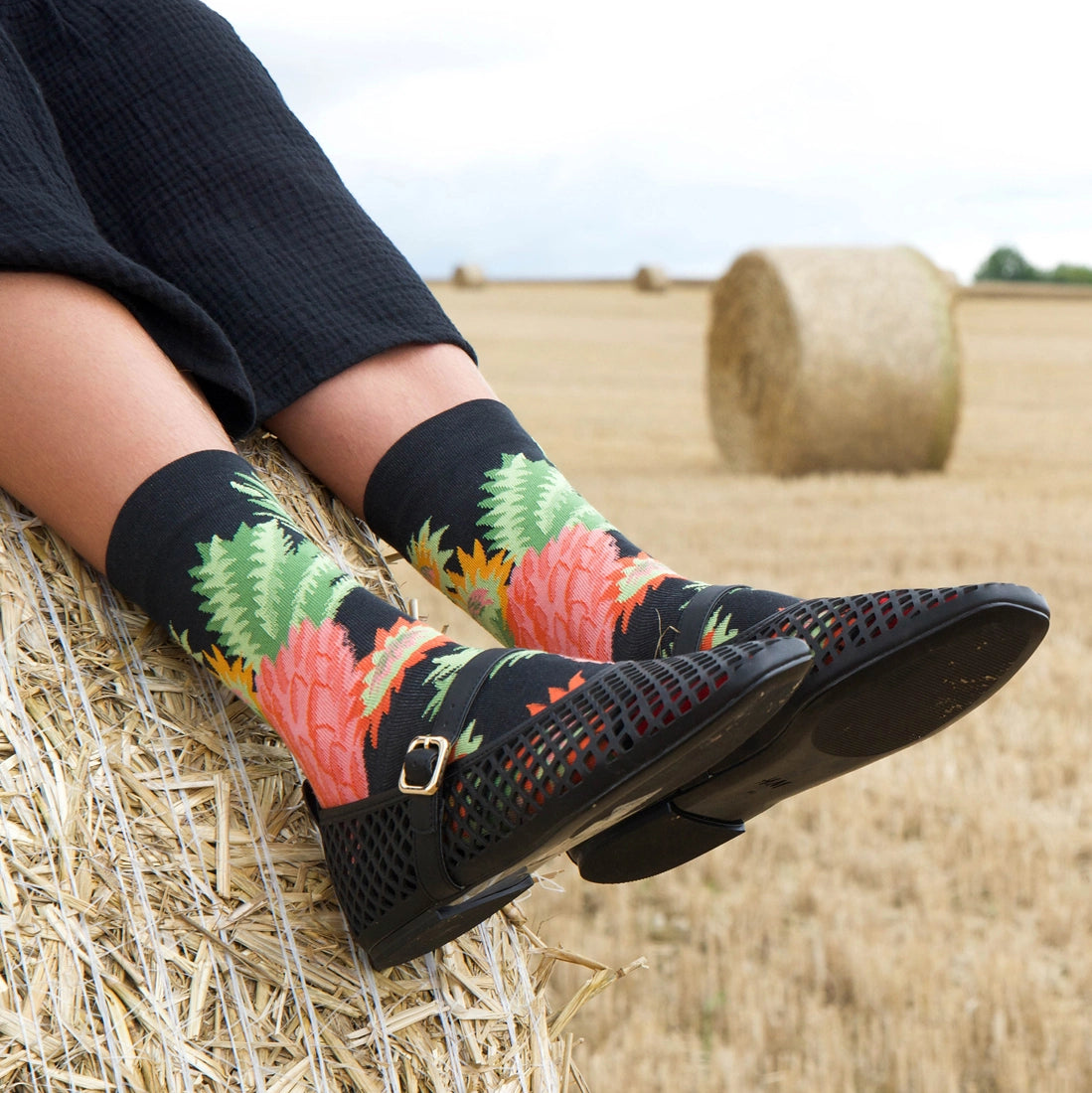 Pineapple Socks Faux-Black